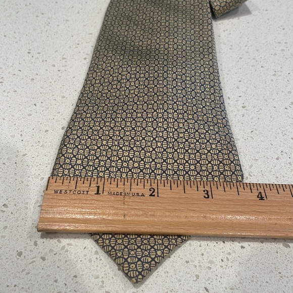 Hermes Paris 100% Silk Tie - Picture 5 of 5